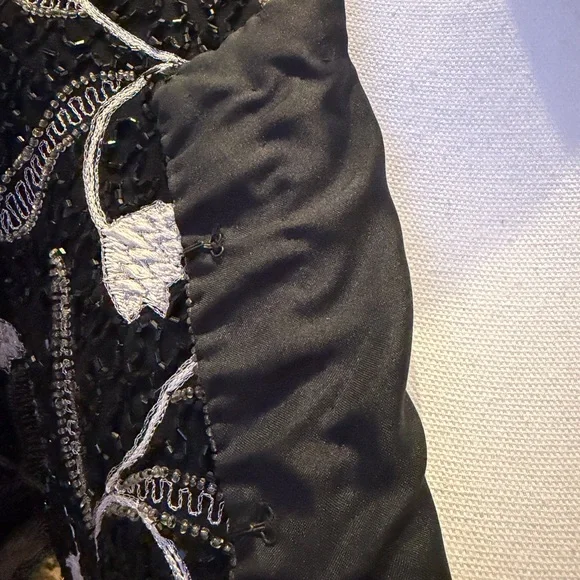 Vintage Allure Black and White Embroidered Crop Top - Picture 7 of 9